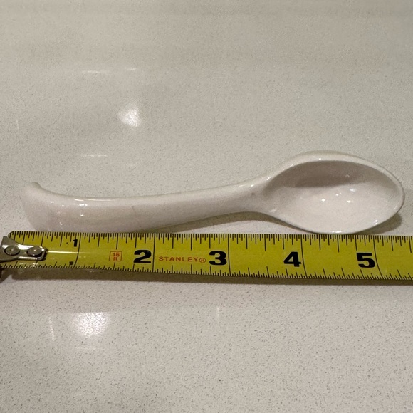 Elegant White Ceramic Spoon - Picture 5 of 5